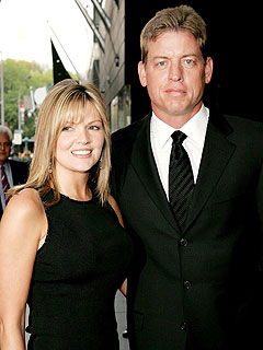 Aikman and wife Rhonda pose for a picture