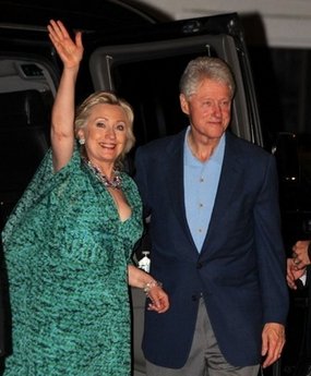 Hillary and Bill Clinton arrive at Chelsea's wedding Hillary and Bill Clinton arrive at Chelsea's wedding